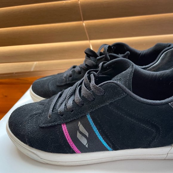 Skechers - Picture 4 of 5